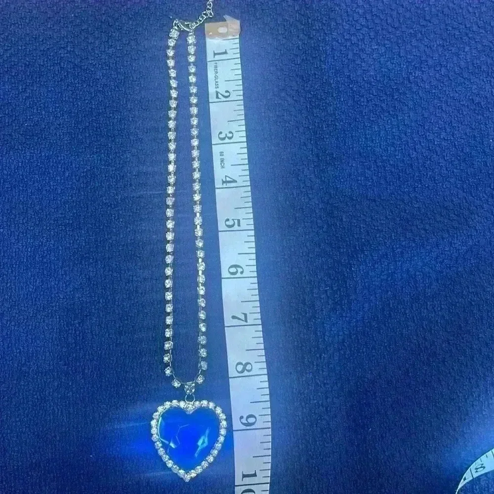 Rhinestone costume, jewelry, beautiful heart. - Picture 8 of 8